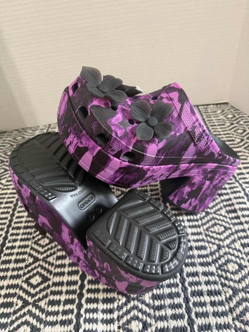 CROCS Siren Hyper Floral Platform Clogs with Black Removable Flower Jibbitz